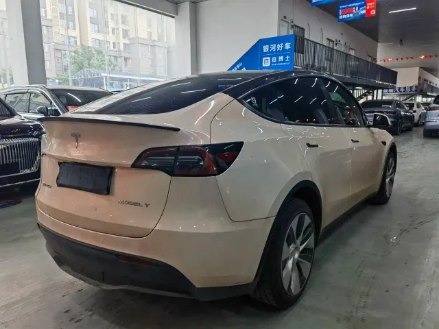 Tesla Model Y — Фото автомобиля 4