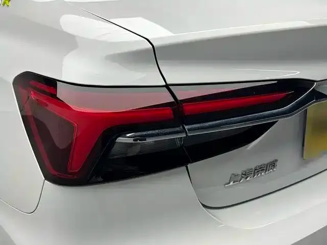 Roewe i6 MAX — Фото автомобиля 18