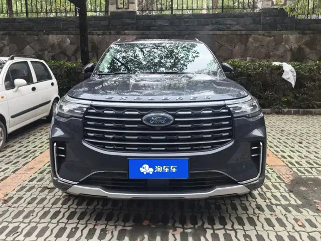 Ford Explorer — Фото автомобиля 2