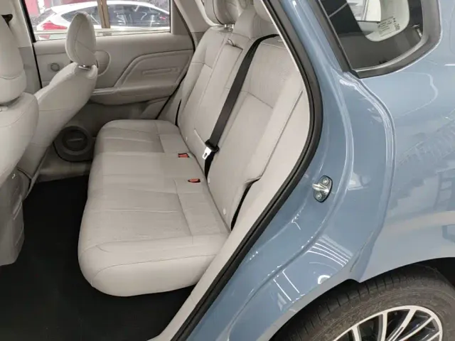 Leapmotor B10 — Фото автомобиля 16