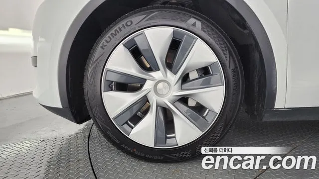 Tesla Model Y — Фото автомобиля 5
