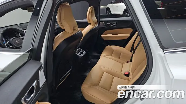 Вольво XC60 — Фото автомобиля 12