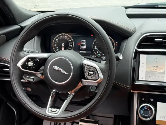 Jaguar XEL — Фото автомобиля 24