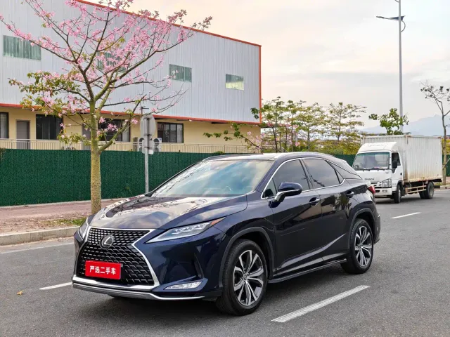 Фотография автомобиля — Lexus RX