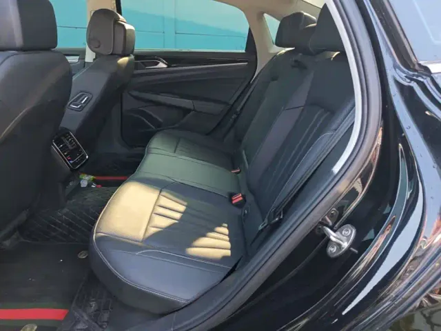 Volkswagen Passat — Фото автомобиля 21