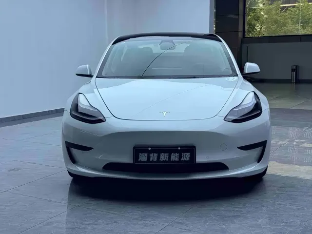 Tesla Model 3 — Фото автомобиля 3