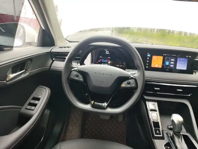Roewe i5 — Фото автомобиля 10