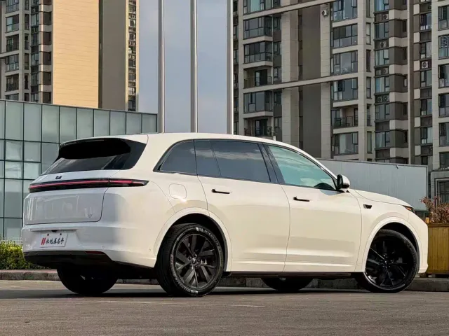 Li Auto L7 — Фото автомобиля 11
