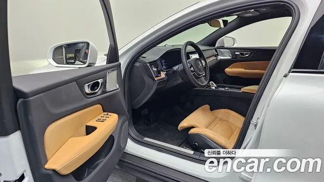 Volvo V60 — Фото автомобиля 9