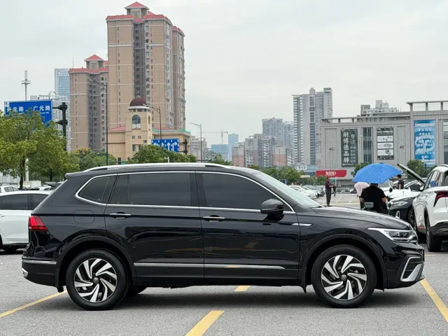 Volkswagen Tiguan L — Фото автомобиля 6