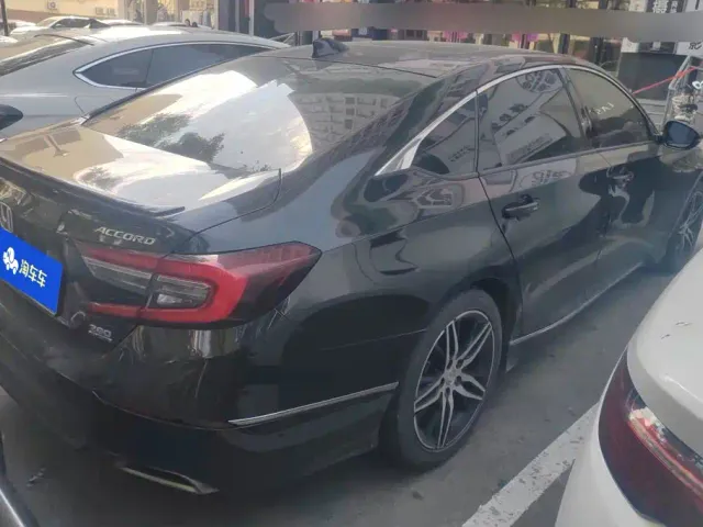 Honda Accord — Фото автомобиля 3