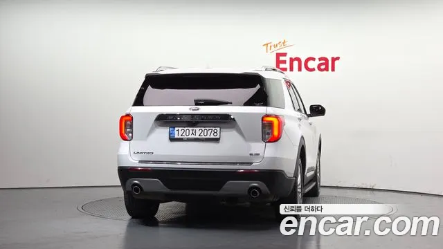 Ford Explorer — Фото автомобиля 4