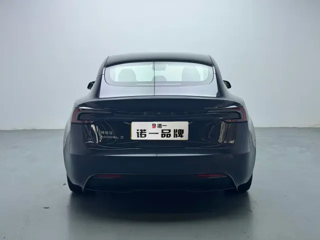 Tesla Model 3 — Фото автомобиля 5