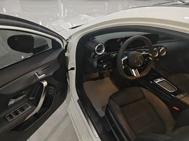 Mercedes-Benz A-Class — Фото автомобиля 11