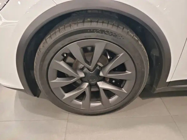 Tesla Model X — Фото автомобиля 22