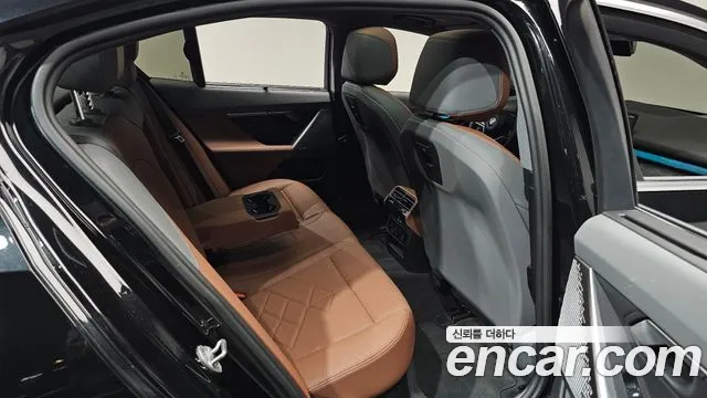 BMW 5 Series G60 — Фото автомобиля 26