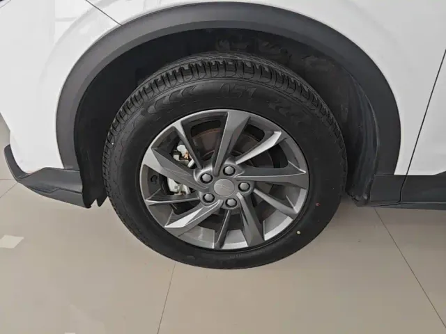 Geely Binyue — Фото автомобиля 22