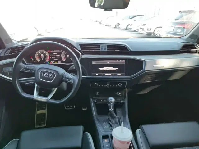 Audi Q3 — Фото автомобиля 9