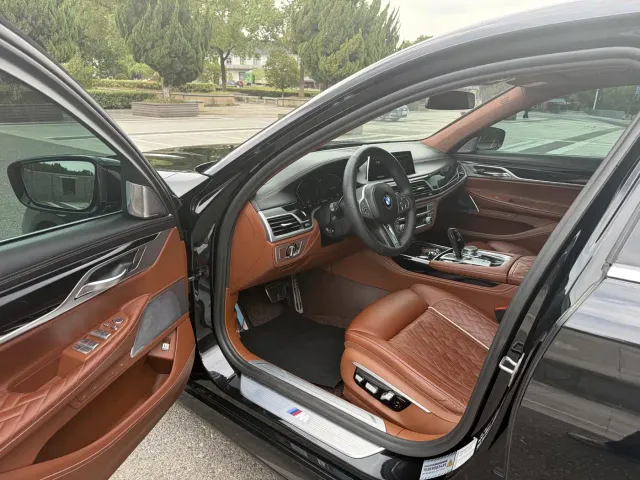 BMW 7 Series — Фото автомобиля 4