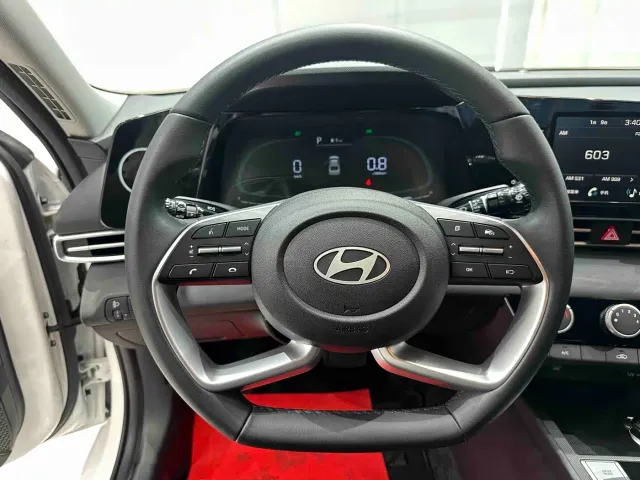 Hyundai Elantra — Фото автомобиля 10