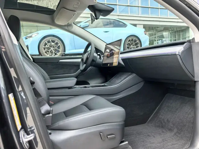 Tesla Model Y — Фото автомобиля 8