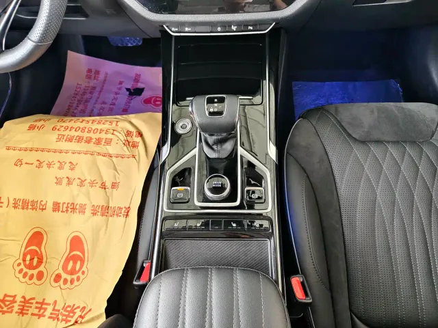 Hongqi HS5 — Фото автомобиля 5