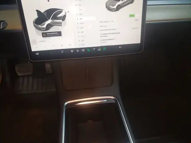 Tesla Model 3 — Фото автомобиля 13