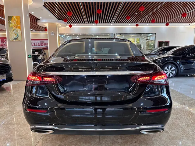 Mercedes-Benz E-Class — Фото автомобиля 5