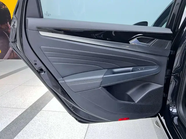 Volkswagen Passat — Фото автомобиля 15