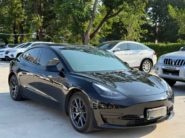 Tesla Model 3 — Фото автомобиля 3