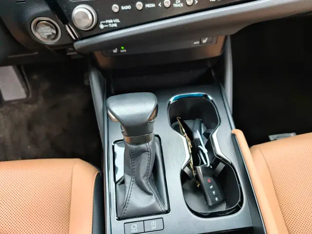 Lexus ES — Фото автомобиля 13