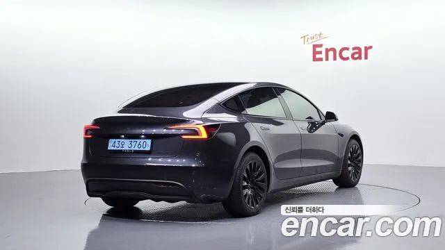 Tesla Model 3 — Фото автомобиля 2