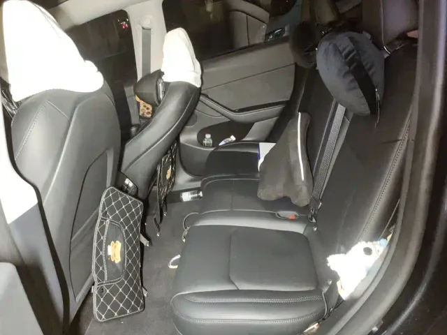 Tesla Model Y — Фото автомобиля 18