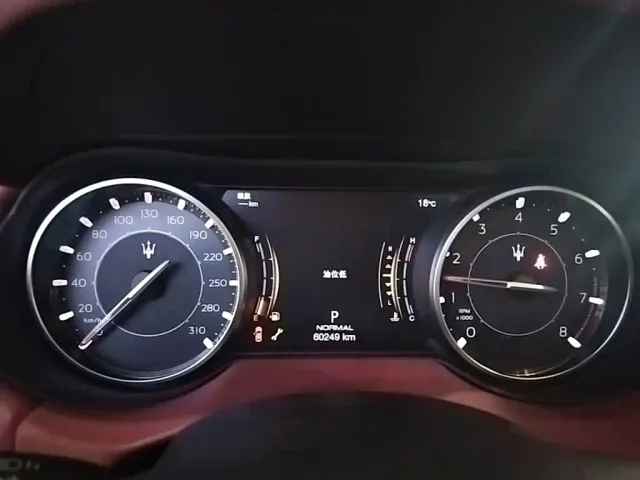 Maserati Levante — Фото автомобиля 11