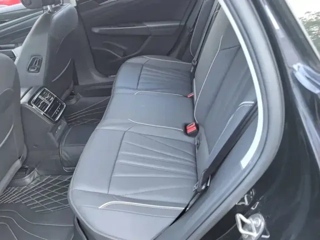 Volkswagen Passat — Фото автомобиля 16