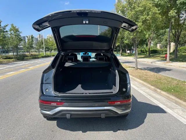 Audi Q5L Sportback — Фото автомобиля 5