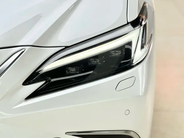 Lexus ES — Фото автомобиля 16