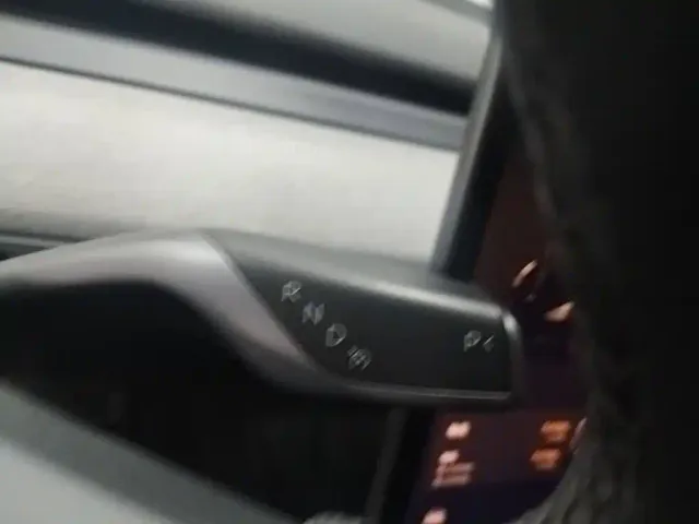 Tesla Model Y — Фото автомобиля 13