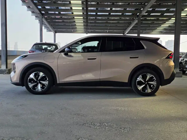 Changan Qiyuan Q05 — Фото автомобиля 7