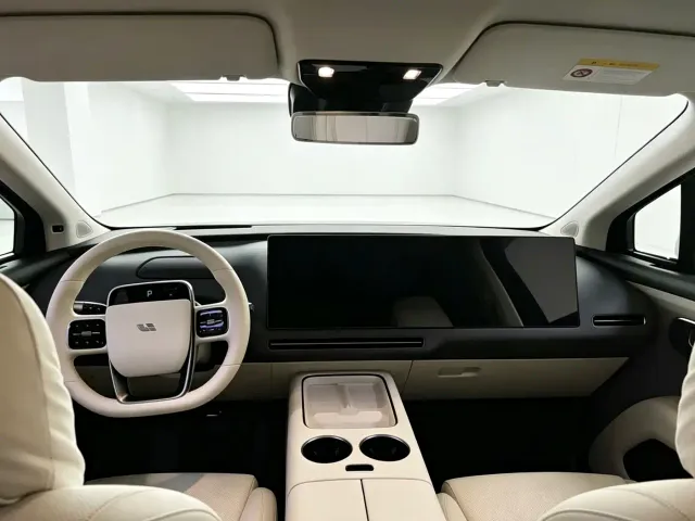 Li Auto i8 — Фото автомобиля 4
