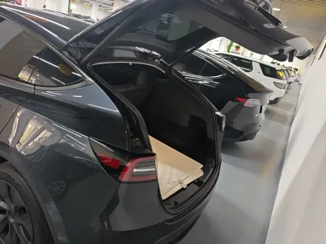 Tesla Model Y — Фото автомобиля 18