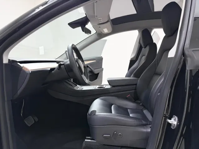 Tesla Model Y — Фото автомобиля 7
