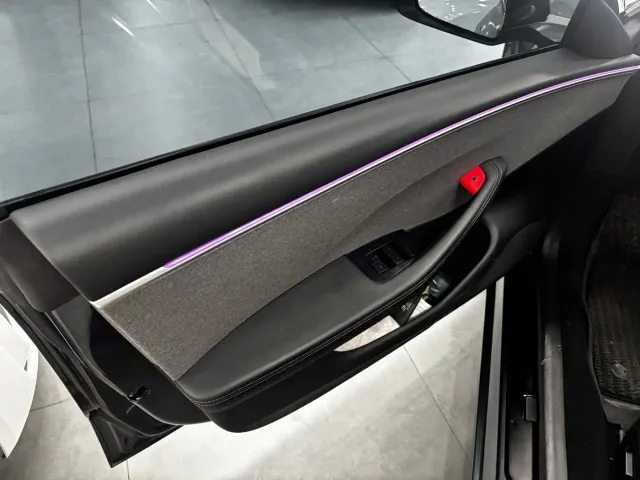 Tesla Model 3 — Фото автомобиля 5