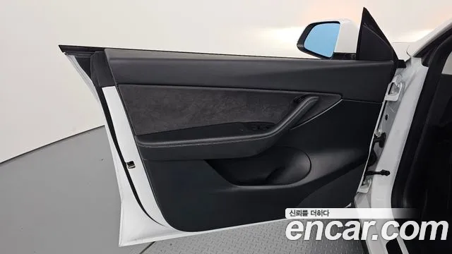 Tesla Model Y — Фото автомобиля 5