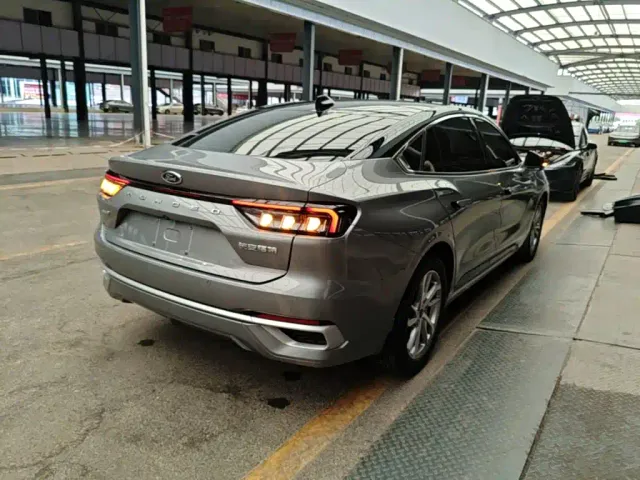 Ford Mondeo — Фото автомобиля 6
