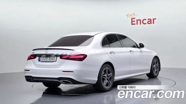 Mercedes-Benz E-Class — Фото автомобиля 2