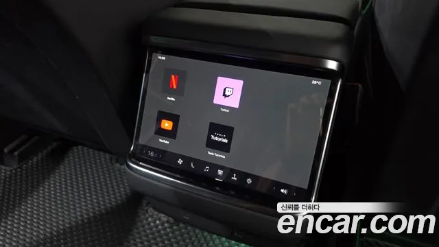 Tesla Model S — Фото автомобиля 15
