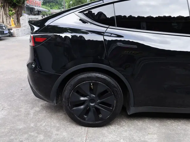 Tesla Model Y — Фото автомобиля 14