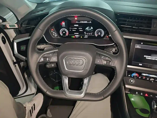 Audi Q3 — Фото автомобиля 10