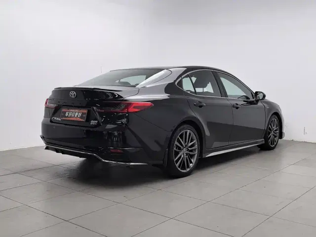 Toyota Camry — Фото автомобиля 2